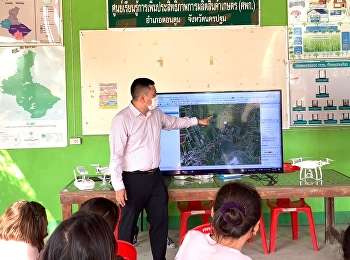 คณาจารย์สาขาภูมิศาสตร์และภูมิสารสนเทศ
ผศ.มรกต วรชัยรุ่งเรือง,อาจารย์ณยศ
กุลพานิช
ร่วมดำเนินการจัดประชุมโครงการถ่ายทอดองค์ความรู้และเทคโนโลยีเพื่อพัฒนาศักยภาพด้านการปลูกข้าวด้วยระบบภูมิสารสนเทศ
(Geo-informatics) สู่กลุ่มเกษตรกร
ผู้ปลูกข้าวใน จังหวัดนครปฐม